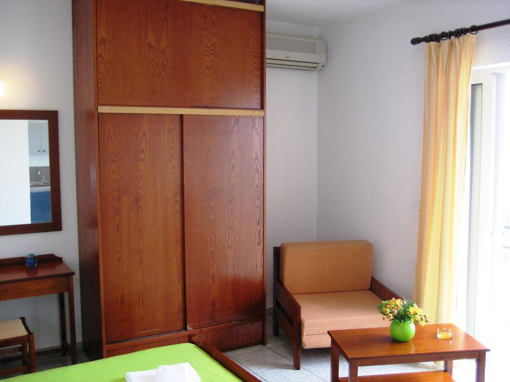 Ouranos Studios Kalamaki  Bilik gambar